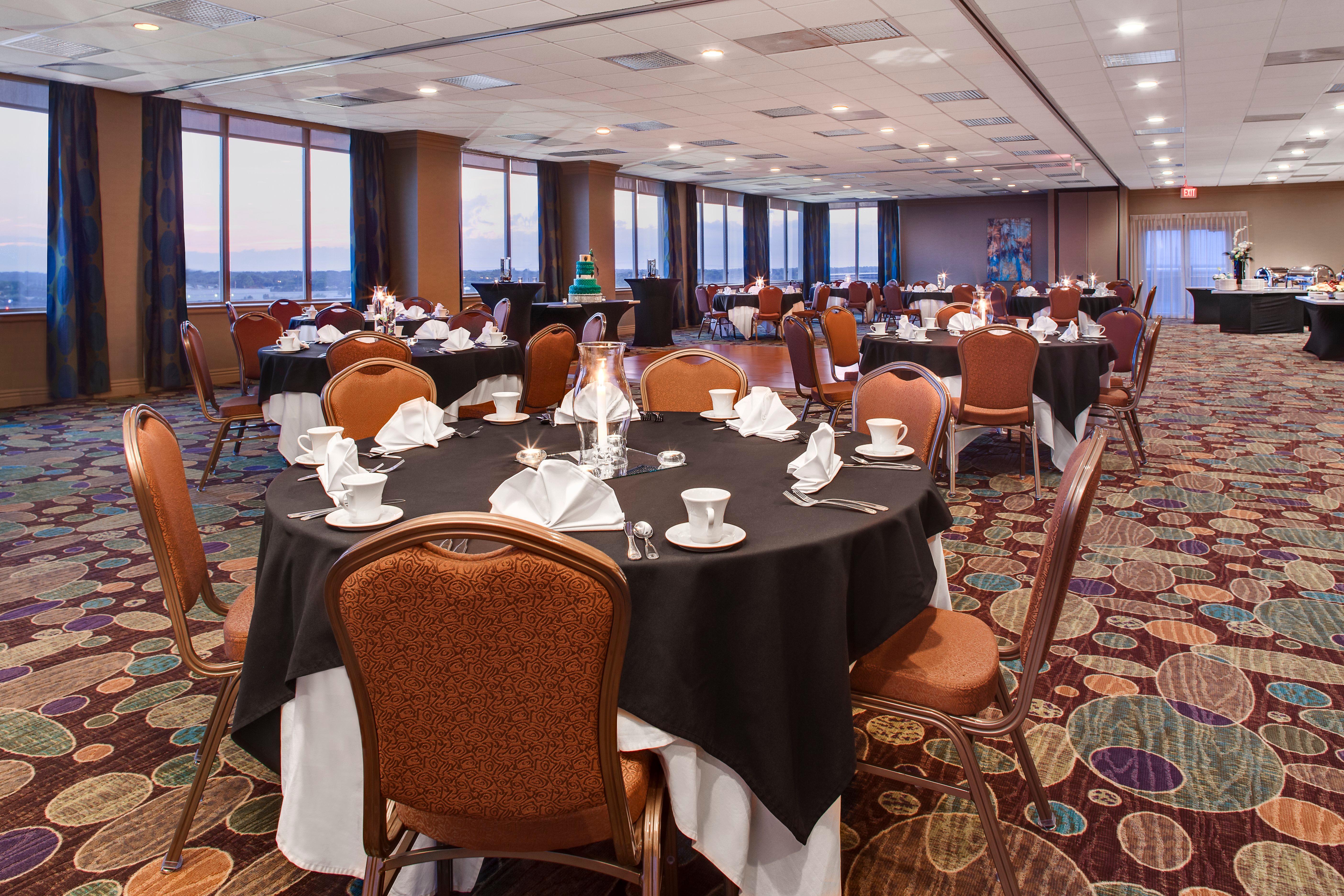 Holiday Inn Hotel & Suites Overland Park-West By Ihg Exterior photo