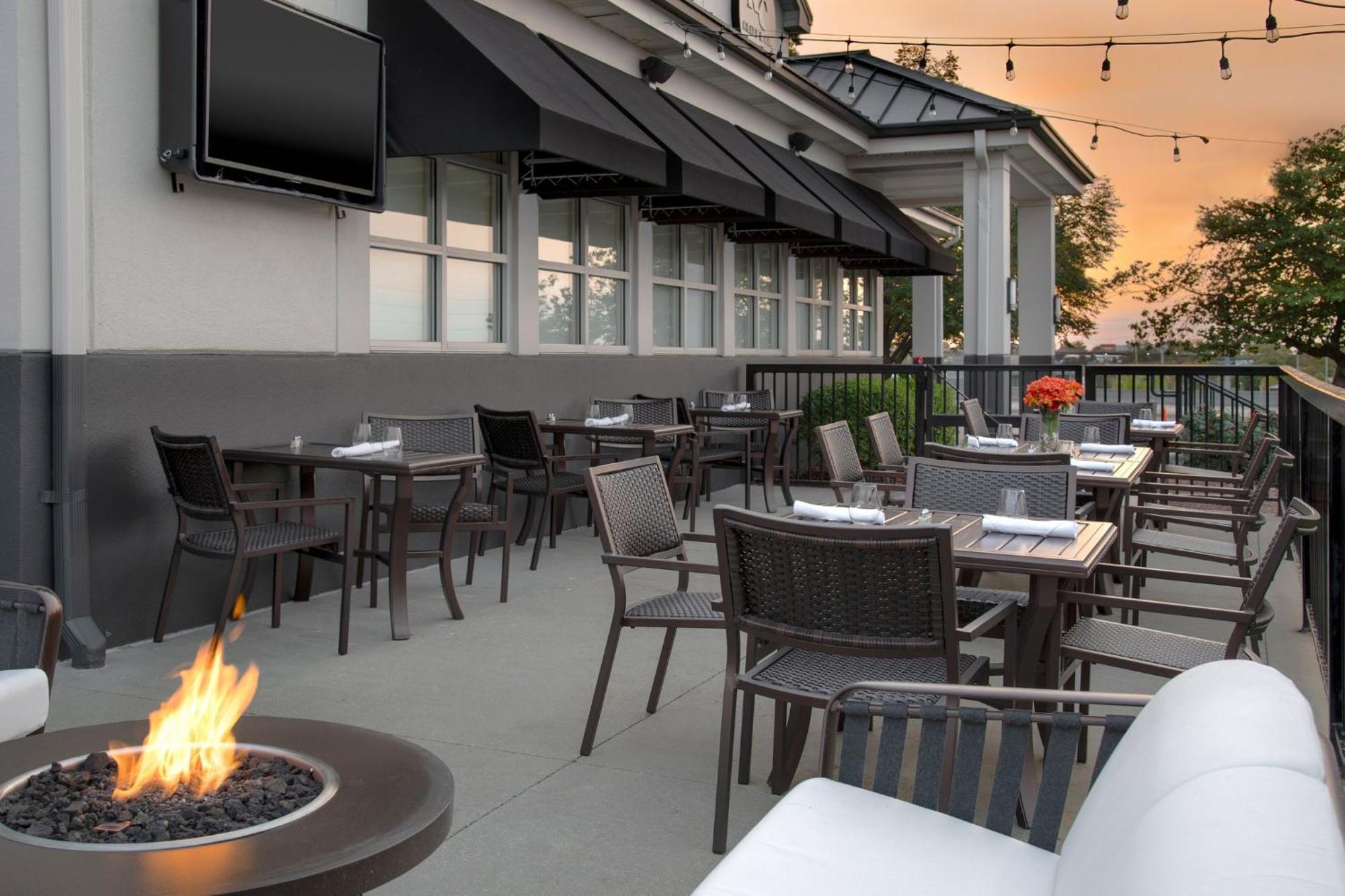 Holiday Inn Hotel & Suites Overland Park-West By Ihg Exterior photo