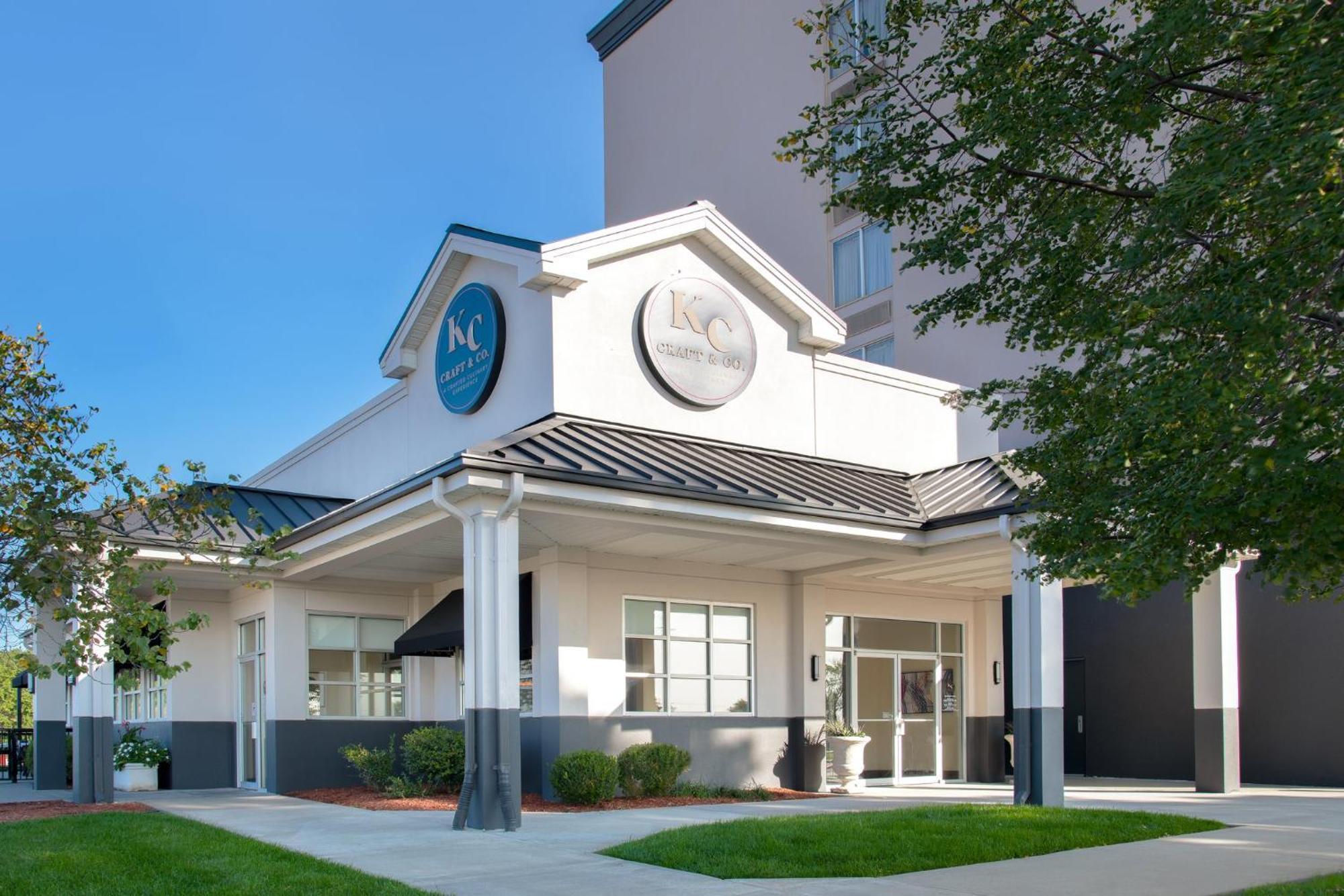 Holiday Inn Hotel & Suites Overland Park-West By Ihg Exterior photo