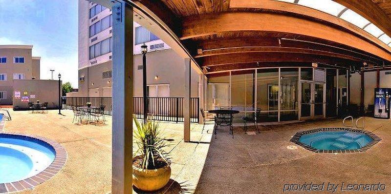 Holiday Inn Hotel & Suites Overland Park-West By Ihg Facilities photo